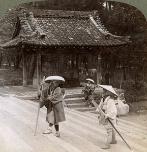 Frauenpilger auf den Stufen von Omuro Gosho Ost, Kyoto, Japan, 1904