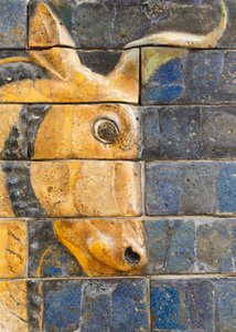 Istanbul, Türkei. Archäologisches Museum. Glasierter Ziegelstier im Relief vom Ischtar-Tor, Babylon, aus der Zeit von Nebukadnezar II. circa 604-562 v. Chr. von Unknown