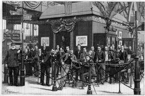 Vorführungen von Phonographen, die von Thomas Edison geschaffen wurden, installiert in der Galerie des Maschinen auf der Pariser Weltausstellung von 1889. (Nach einem Foto). Gravur in „La Nature: revue des sciences et de leurs applications aux arts et a l