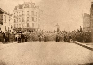 Barrikade in den Höhen von Menilamount, Paris, März 1871 von Unknown artist