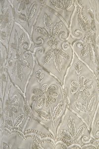 Bertha Palmers Mantel, ca. 1870 (Detailansicht des Stoffes), Gerippte Seidenmoiré, Fransen und Kristallperlen