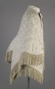 Bertha Palmers Mantel, ca. 1870 (Seitenansicht), Gerippte Seidenmoiré, Fransen und Kristallperlen