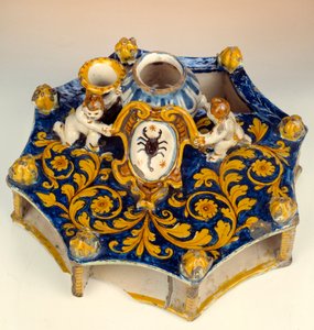 Achtteilige Schrift aus Majolika (Maiolica) in dunkelblauen, gelben und blassgrünen Farben von Unknown artist