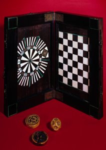 Spielbox aus Walnuss, Elfenbein und Ebenholz von Unknown artist
