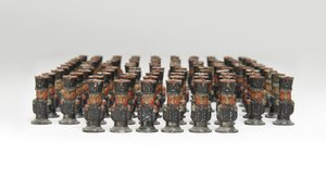 Große Gruppe von Zinnsoldaten oder Kampagnenkartenmarkierungen in Form von französischer Infanterie, ca. 1810-14