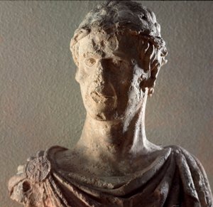 Kalksteinbüste von Kaiser Friedrich II. von Hohenstaufen (1194-1250)