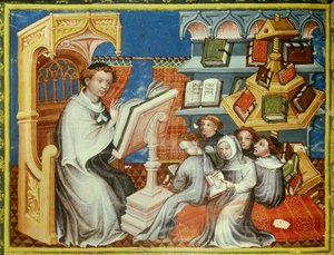 Klosterschule des Augustiner-Eremitenklosters in Paris: Ein Mönch liest eine Lektion von einer Kanzel vor Jugendlichen mit Tonsuren, aber auch Laien. Rechts ein Pfundrad. Miniatur in „Bible historiale“ von Pierre Comestor