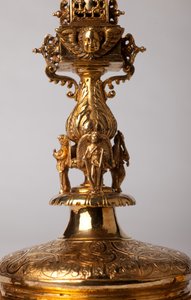 Reliquienkreuz. Goldschmiedekunst mit Juwelen. Herkunft Abtei Saint-Amand Tournai, ex-Elnone. 16. Jahrhundert. (Detail)