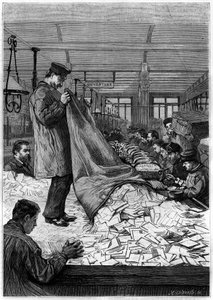 Die großen Tische der Briefe in den Sortierzentren des Hôtel des Postes in der Rue du Louvre in Paris. Gravur im Journal „La jeunesse“