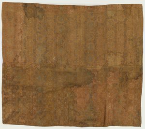 Brokade, Seide. Ein Tempelüberwurf. In vier zusammengenähten Teilen und mit Asa gefüttert von Unknown artist