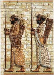 Fries der Bogenschützen, die „Unsterblichen“, die die Wache der Großen Könige bilden, entdeckt in Susa: Fax-Nachbildung eines Basreliefs - in „History and monuments of Byzantine enamels“ von N. Kondakow von Unknown artist