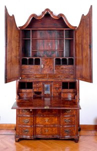 Möbel: Trumeau aus Rosenholz. Ca. 1735. Maße: 257x130x61 cm. Private Sammlung von Unknown artist
