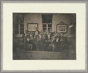Gruppenporträt von Schuljungen und ihrem Lehrer, Norddeutschland