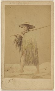 Japanischer Mann mit Strohmantel und Hut, der eine lange Stange trägt von Unknown artist