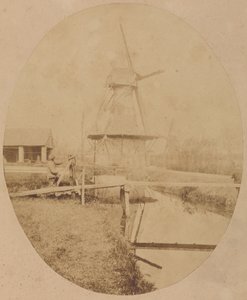 [Maler mit Hut an der Staffelei, der eine Windmühle malt]