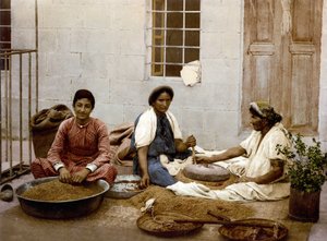 Bauern beim Formen von Weizen in Jerusalem. Fotochrom zwischen 1890-1900.