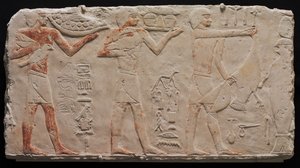Relief von drei Opferträgern