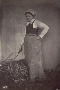 Stehende Frau mit Sense von Unknown artist