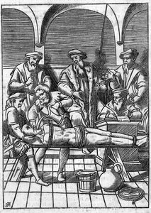 Folter im Mittelalter: die Wasserfrage. Mit Schnüren gebunden, wird Wasser auf ein Tuch gegossen, das in den Rachen gedrückt wird. Gravur des 18. Jahrhunderts nach einer Gravur des Mittelalters