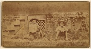 [Zwei Jungen mit einem Hund auf dem Boden sitzend] von Unknown artist