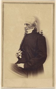 Unidentifizierter glatzköpfiger älterer Mann, der ein Kneifer hält von Unknown artist