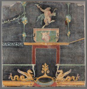 Wandfragment mit tanzendem Satyr, Hippokampen und anderen dekorativen Motiven auf schwarzem Grund