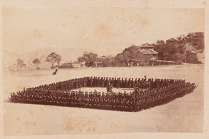 4. Gurkha (Gewehr) Regiment in Quadratformation von Unknown photographer