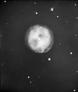 Astronomische Glasplattendia der Eulennebel im Großen Bären (1910)