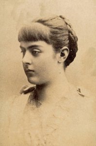 Baroness Marie Alexandrine "Mary" von Vetsera (19. März 1871 – 30. Januar 1889) (Foto) von Unknown photographer