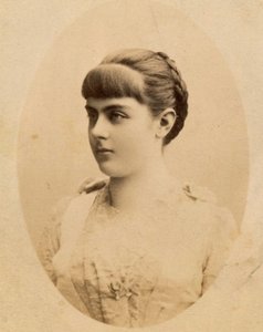 Baroness Marie Alexandrine "Mary" von Vetsera (19. März 1871 – 30. Januar 1889) (Foto) von Unknown photographer
