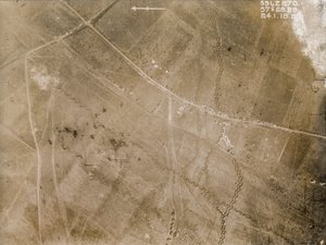 Britische Luftaufklärungsfotos, die die Positionen der Schützengräben an der Westfront während des Ersten Weltkriegs aufzeichnen von Unknown photographer