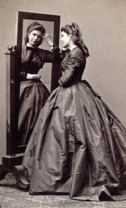 Franziska Feifalik geb. Rösler, Rössler oder Angerer, bekannt als Fanny von Unknown photographer
