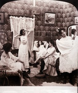 Innenansicht eines Bordells Ende des 19. Jahrhunderts von Unknown photographer