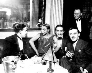 Josephine Baker mit Georges Simenon und ihrem Verlobten Guiseppe Abatino, Restaurant Chez Josephine, ca. 1928