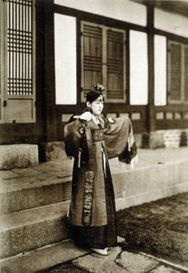 Kusang-Koreanische Tänzerin (Ende des 19. Jahrhunderts) von Unknown photographer