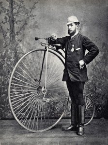 Mann posiert mit dem großen Bi (Grand Bi), dem Vorläufer des Velocipede von Unknown photographer