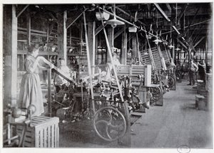 Herstellung von Verpackungen in der Van Houten Schokoladenfabrik - Fotografie, Ende 19. Jahrhundert