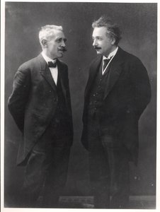Paul Langevin und Albert Einstein von Unknown photographer