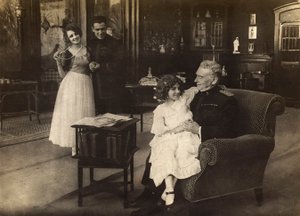 Porträt der Schauspielerin Cecyl Tryan am Set des Films "Spirale della morte" von 1918 von Unknown photographer