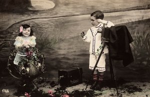 Porträt von zwei Kindern in einem Fotografenstudio von Unknown photographer