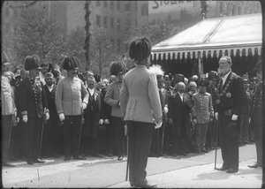 Enthüllung des Hesser-Denkmals am Wiener Westbahnhof von Unknown photographer