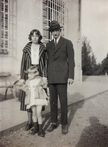 Drei Mitglieder der Familie Torrigiani in der Villa in Vico d