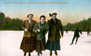 Kanadische Wintersportarten: Ein fröhliches Trio, Grenadier Pond, Toronto, Kanada, 20. Jahrhundert von Valentine and Sons Publishing Co