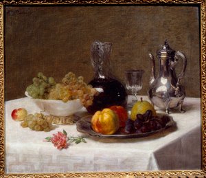 Tischecke Stillleben mit Früchten (Trauben, Quitte und Birne), Silberwaren und Weinkrug von Victoria Dubourg