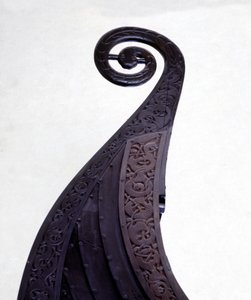 Bugfigur eines Begräbnis-Drakkars (Wikingerschiff) aus Oseberg, 9. Jahrhundert