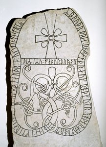 Runenstein mit einem Kreuz, 7.-8. Jahrhundert