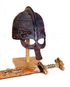 Wikingerhelm und Schwert von Viking Viking