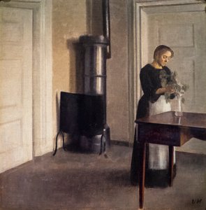 Interieur mit einer Frau, die Blumen in einer Vase arrangiert von Vilhelm Hammershoi