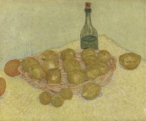 Korb mit Zitrone und Flasche