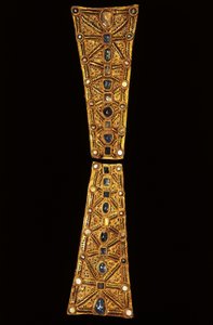 Hals eines Prozessionskreuzes aus Gold, Granat und Perlen aus dem Schatz von Guarrazar, 7. Jahrhundert von Visigothic